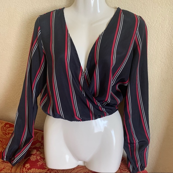 Rue21 Tops - 💙$2 WHEN BUNDLED💙Rue 21 Striped Cropped Long Sleeve